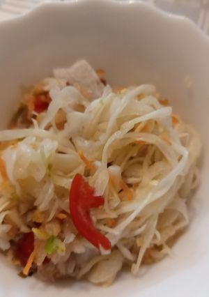 Savanyú káposztás őszi vitamin saláta recept fotója