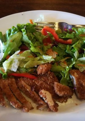 A picture of Fried Chicken with Vegetables.