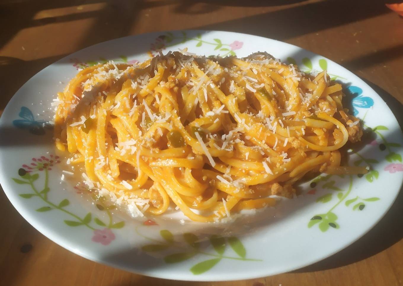 Espaguetis con verduras y carne picada