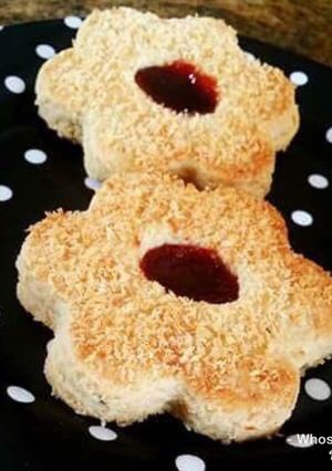A picture of Whosayna’s Coco Jam Tarts.