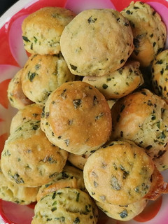 Medvehagymás pogácsa recept fotója