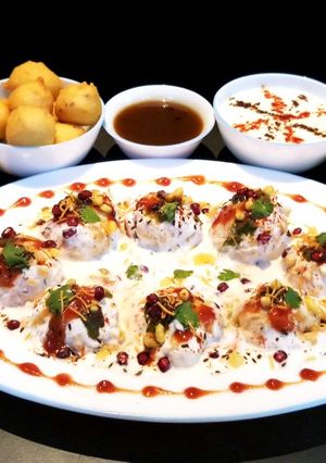 A picture of Dahi Bhalla.