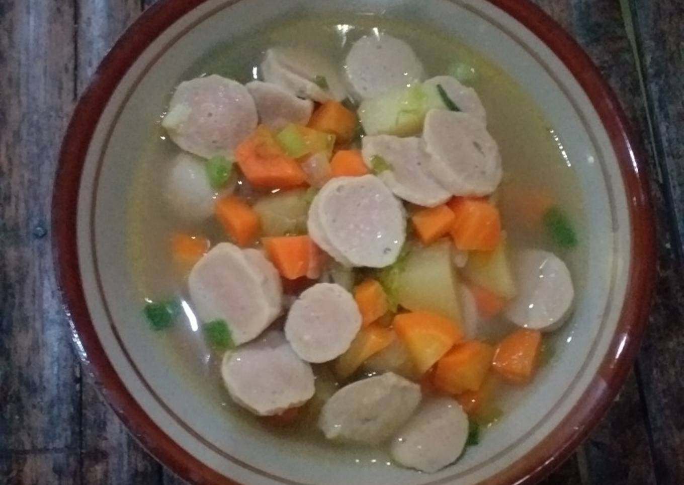 Sup wortel, kentang, dan bakso