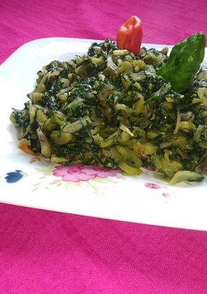 ডাটা + পাতা সহ কৃষ্ণ কচু রান্না রেসিপির প্রধান ছবি