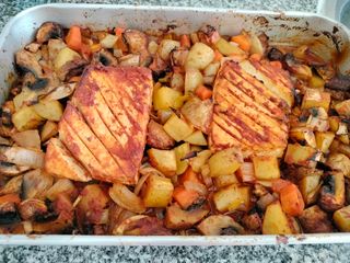 Assado de tofu e legumes