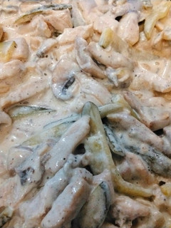 Stroganoff csirkemell recept fotója