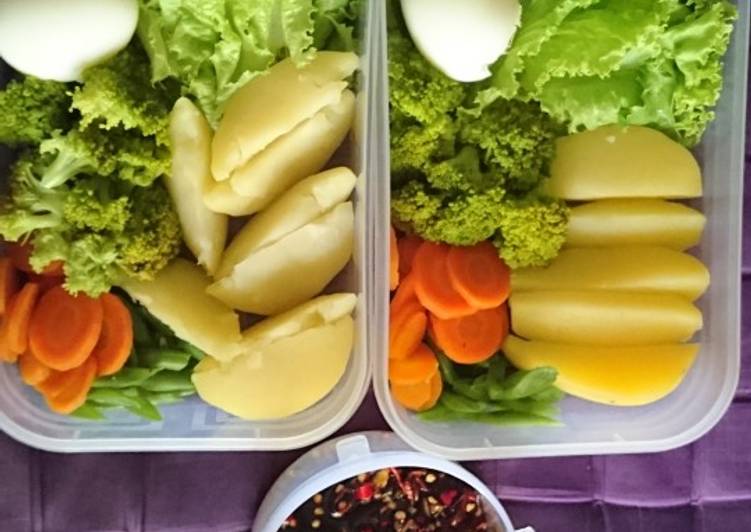 Cara Gampang Menyiapkan 14. Sayur rebus untuk Diet no Garam Anti Gagal