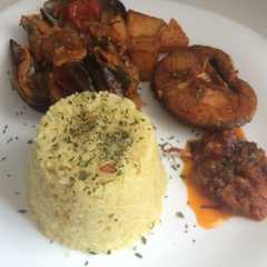 รูปของ Nasi kuning with kerang dan ikan