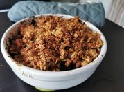 Une photo de pâte à crumble salé