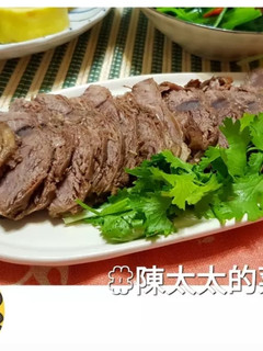 香辣下酒滷牛腱(WMF壓力鍋) 的食譜成品照片