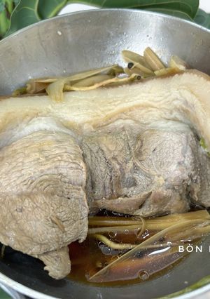 Hình của món Thịt Vai Heo Luộc Cạn.
