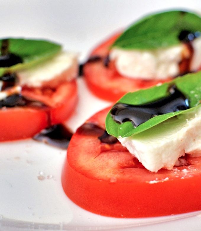 Foto principal de Ensalada Caprese con Savia de Palmera Guachinerfe