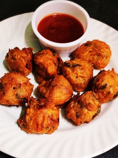 নুডুলস পকোড়া(noodles pakora recipe in Bengali) রেসিপির প্রধান ছবি