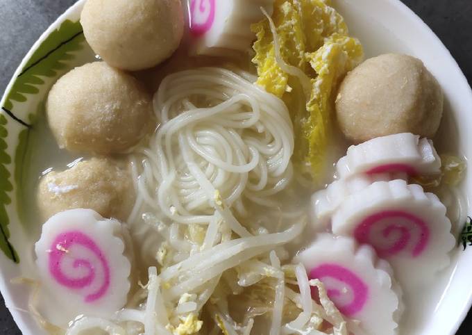 Narutomaki Noodle Soup