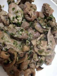 Una foto de Mollejas de pollo al ajillo