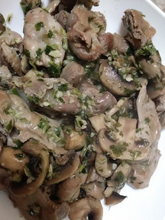Una foto de Mollejas de pollo al ajillo