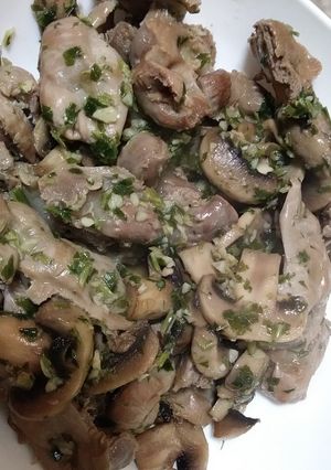 Una foto de Mollejas de pollo al ajillo