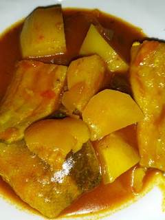 Una foto de Guiso de merluza con patatas 🥰🤤