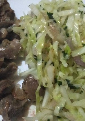 A picture of Fried gizzards with cabbage.