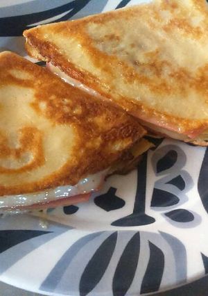 Una foto de Creepes de jamón y queso
