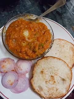 पाव भाजी (pav bhaji recipe in hindi) रेसिपी मुख्य फोटो