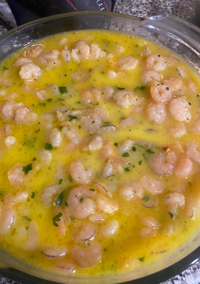 Una foto de Camarones a la mantequilla