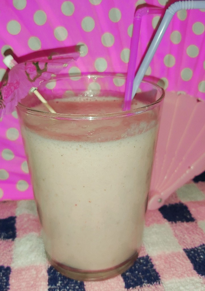 Una foto de Batido de fresa y plátano