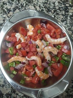 Una foto de Aliño con langostinos y vinagreta de eneldo