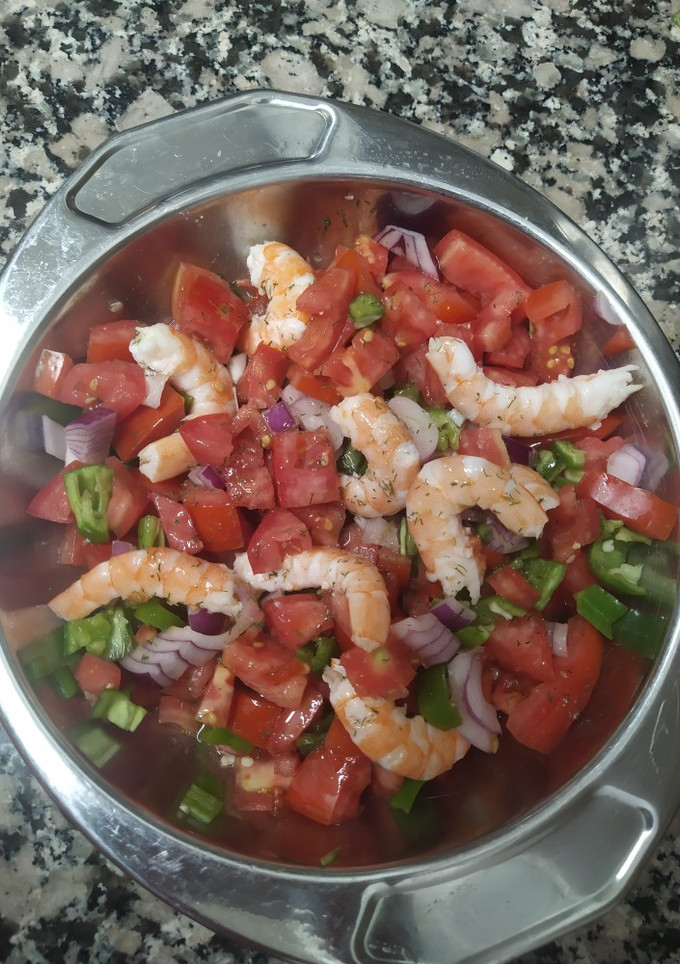 Una foto de Aliño con langostinos y vinagreta de eneldo