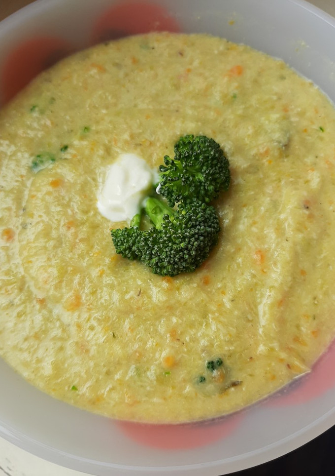 عکسی از دستور سوپ بروکلی با مرغ و هویج🥦🥕🍲