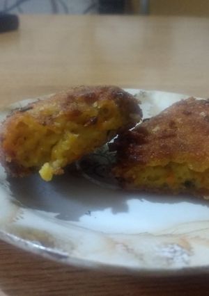 Una foto de Croquetas de zapallo y puré de papa 🤤
