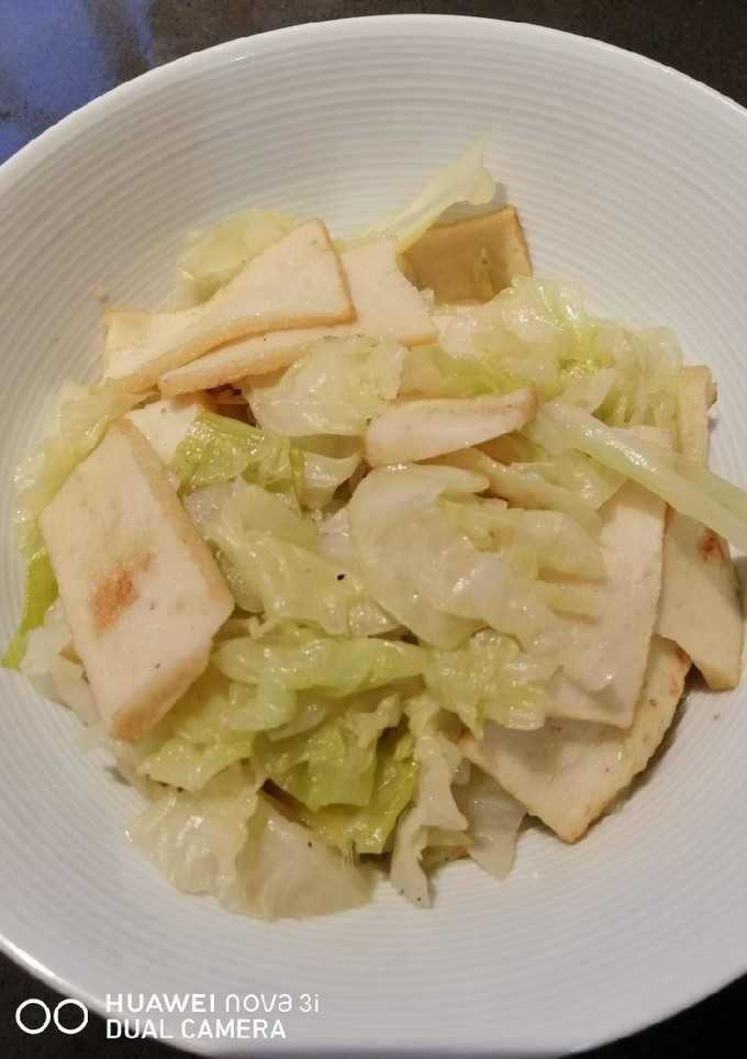 A picture of Sauteed Cabbage with Fish Block.