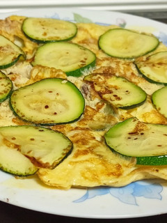 Una foto de Tortilla rápida de calabacín y atún