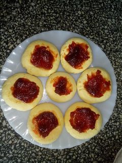 Una foto de Pepas con dulce de membrillo