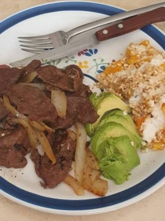 Una foto de Hígado encebollado keto