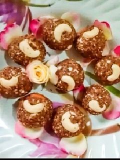 जवस मकाना लाडू (javas makhana laddoo recipe in marathi) रेसिपी चे मुख्य फोटो