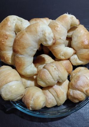 Una foto de Medialunas y sacramentos rellenos