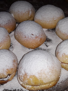 Una foto de Bolitas rellenas de dulce de leche sin manteca!
