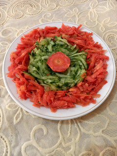 A picture of Carrot and cucumber salad 🥗 🥕🥕🥒🥒🥗.