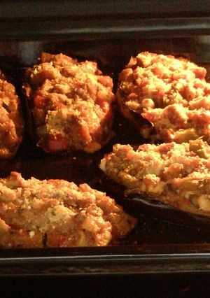 Una foto de Berenjenas rellenas de pollo y verduras