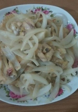 Hình của món Cánh gà xào hành tây.