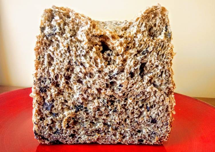 Pan de aceitunas integral en panificadora