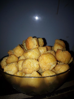 A picture of Chin chin.