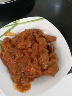 Una foto de Carne de ternera con tomate