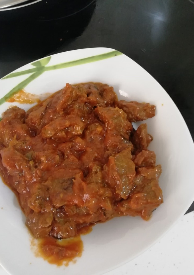 Una foto de Carne de ternera con tomate