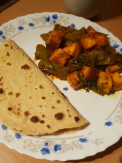 Indiai, tejsajt pritaminpaprika egytálétel (Karahi Paneer) recept fotója