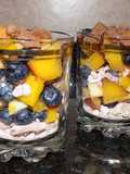 Copa de merenguitos con frutas
