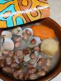 Alubias con almejas, zanahorias y patatas