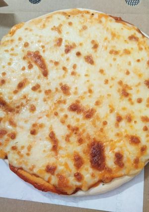 A picture of Mozzarella Pizza.