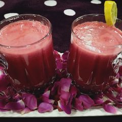 A picture of Fresh carrot juice.